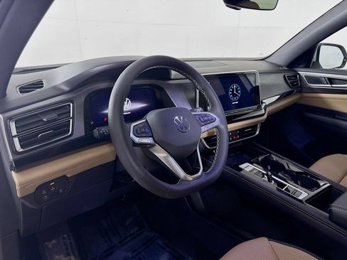 Certified 2024 Volkswagen Atlas Cross Sport SE w/ Panoramic Sunroof Package AWD/4WD image 4