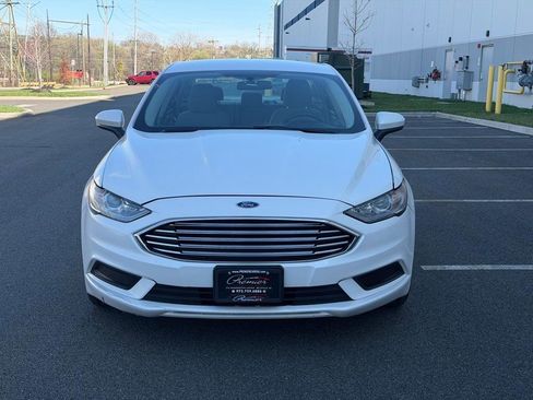Used 2017 Ford Fusion SE image 2