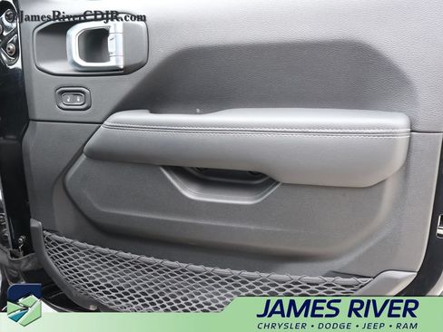 Used 2023 Jeep Wrangler Unlimited Sahara w/ Cold Weather Group AWD/4WD image 8