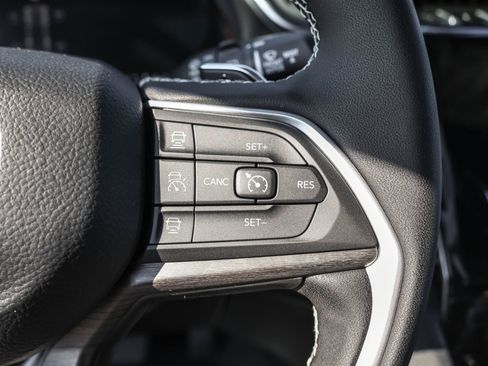 New 2025 Jeep Grand Cherokee Limited w/ Black Appearance Package image 24