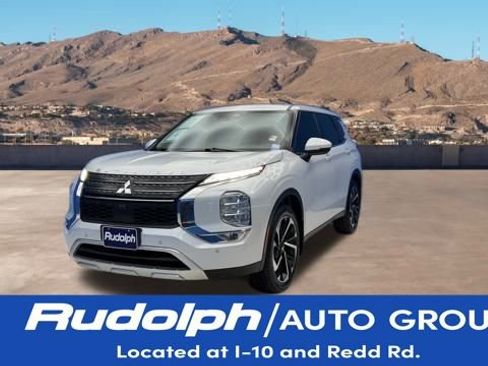 Used 2023 Mitsubishi Outlander SE image 1