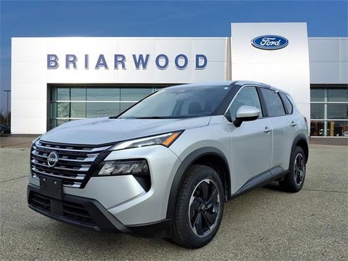 Used 2024 Nissan Rogue SV image 1