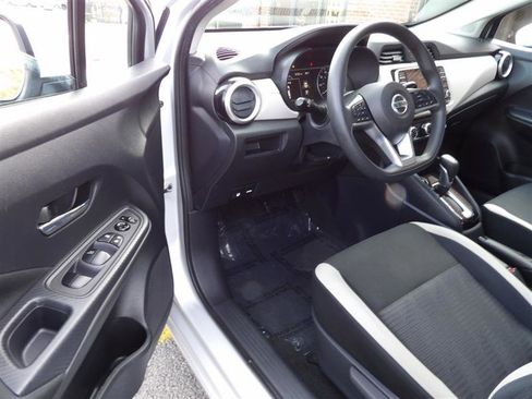 Used 2021 Nissan Versa SV image 9