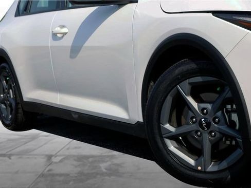 Used 2025 Kia K4 FWD image 3
