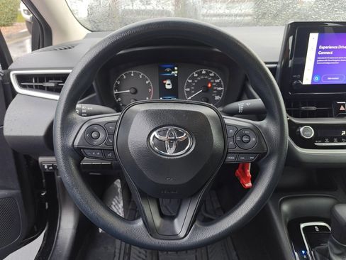 Used 2025 Toyota Corolla LE image 13