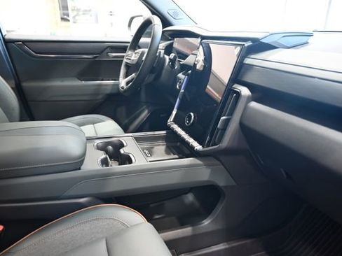 New 2026 GMC Acadia AT4 w/ Luxury Package AWD/4WD image 14