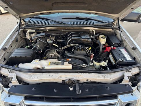 Used 2008 Ford Explorer Sport Trac XLT image 25