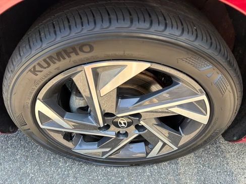 Used 2025 Hyundai Elantra Sport FWD image 10