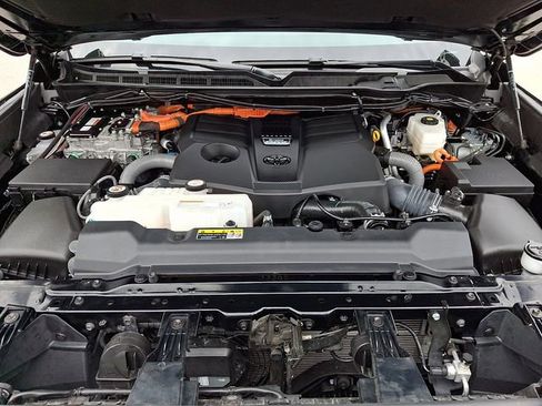 Used 2024 Toyota Sequoia SR5 w/ SR5 Premium Package AWD/4WD image 32