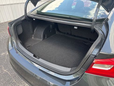 Used 2018 Chevrolet Malibu LT FWD image 18