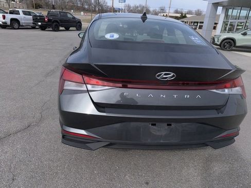 Used 2022 Hyundai Elantra SEL w/ Convenience Package image 16