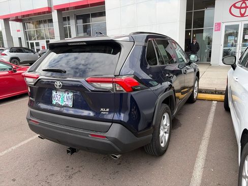 Used 2020 Toyota RAV4 XLE w/ Convenience Package AWD/4WD image 4