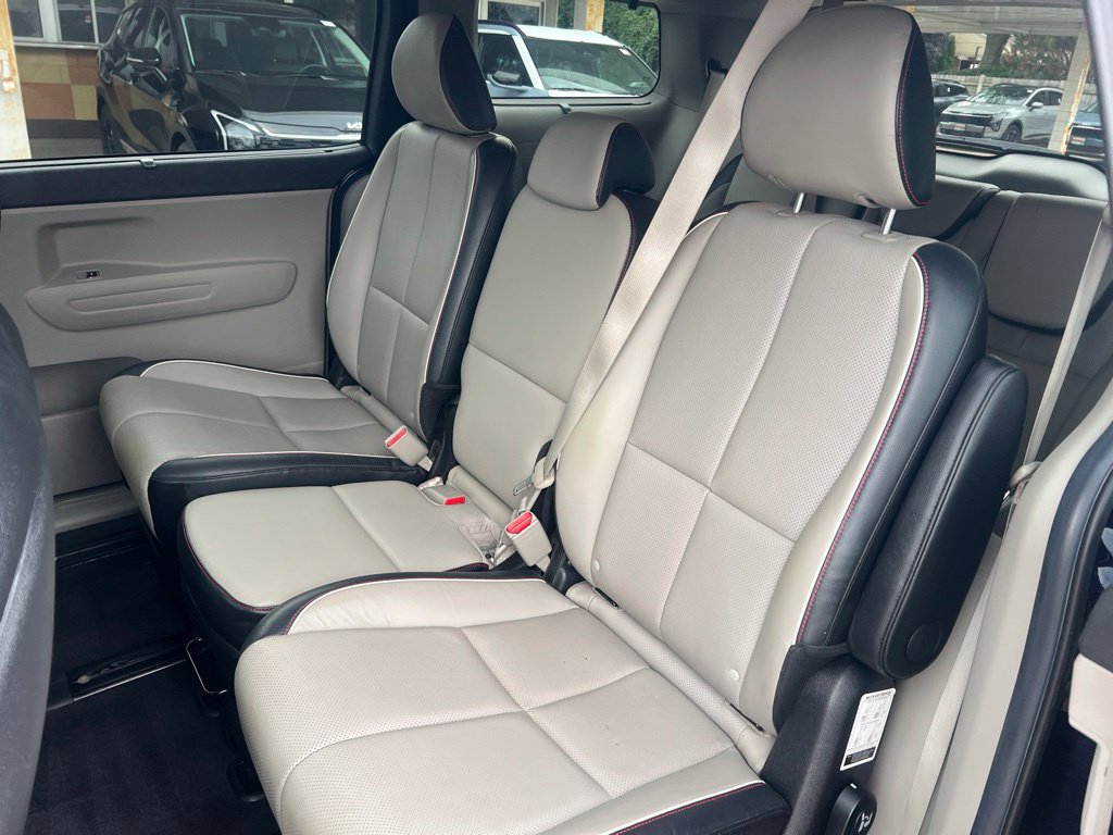 Used 2019 Kia Sedona EX FWD image 8