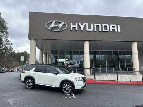 Used 2022 Nissan Pathfinder Platinum w/ Cargo Package image 1