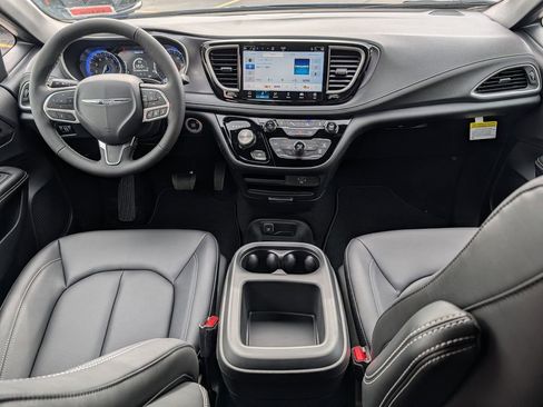 New 2026 Chrysler Pacifica Select FWD image 8