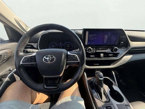 Used 2023 Toyota Highlander Limited AWD/4WD image 16