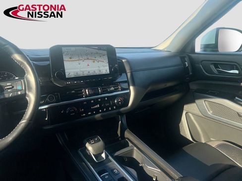 Used 2024 Nissan Pathfinder SL w/ Cargo Package image 32