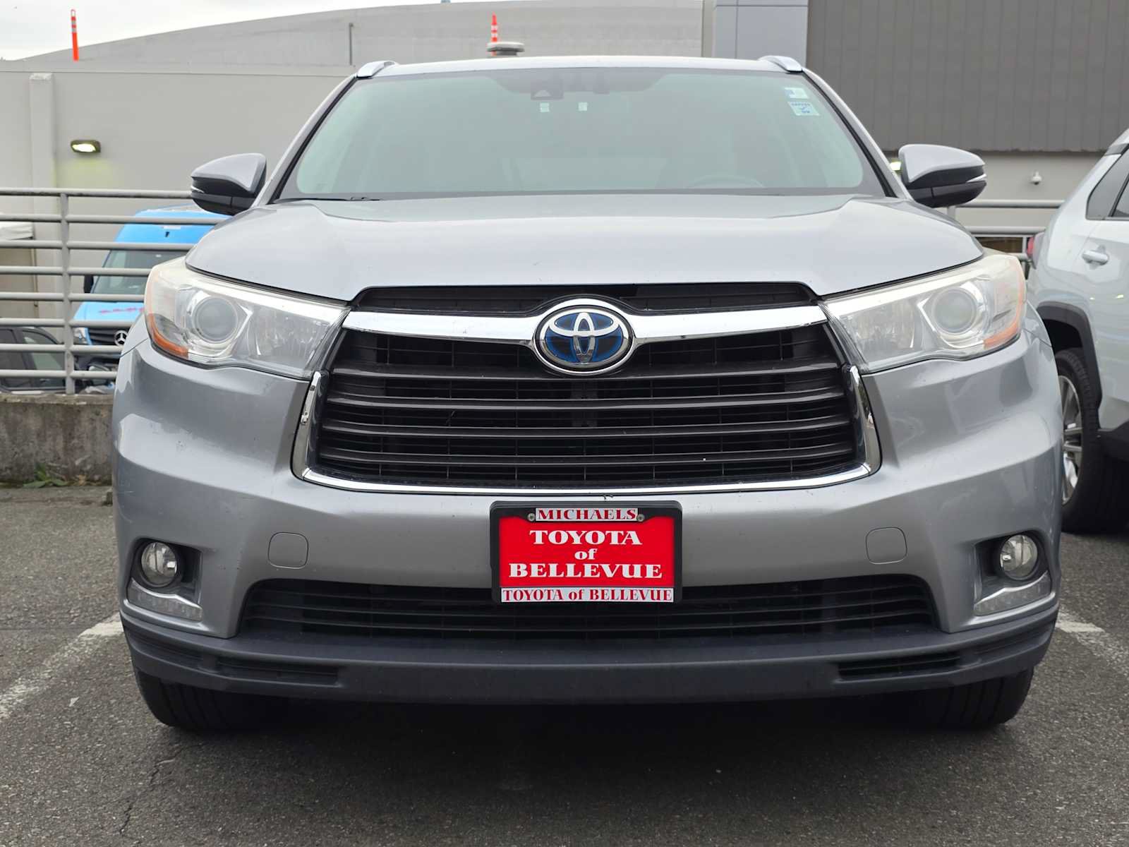 Used 2015 Toyota Highlander Limited w/ Driver Technology Package AWD/4WD image 2