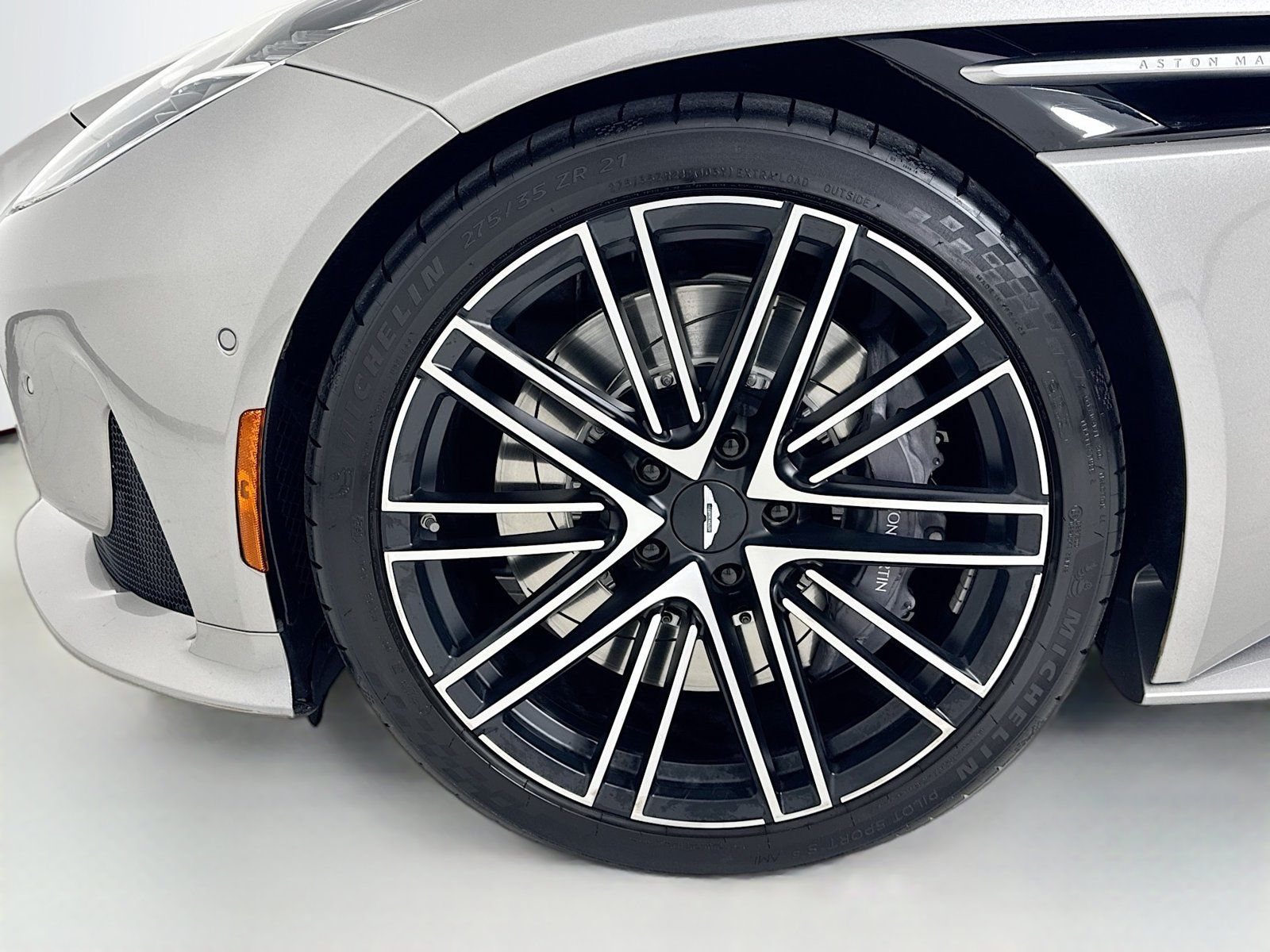 Used 2024 Aston Martin DB12 Coupe RWD image 9