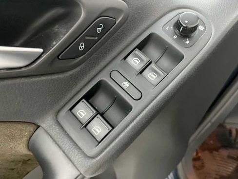 Used 2011 Volkswagen Golf TDI FWD image 21