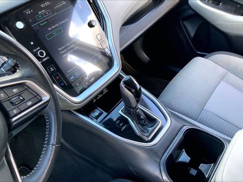 Used 2023 Subaru Outback Premium image 16