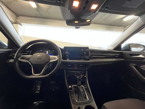 Used 2025 Volkswagen Jetta SE FWD image 35