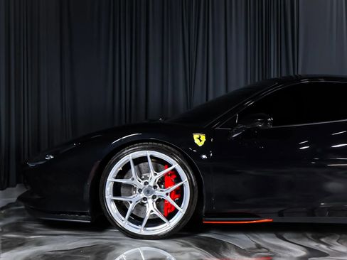 Used 2020 Ferrari F8 Tributo RWD image 11