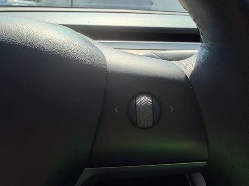 Used 2022 Tesla Model Y Performance image 21