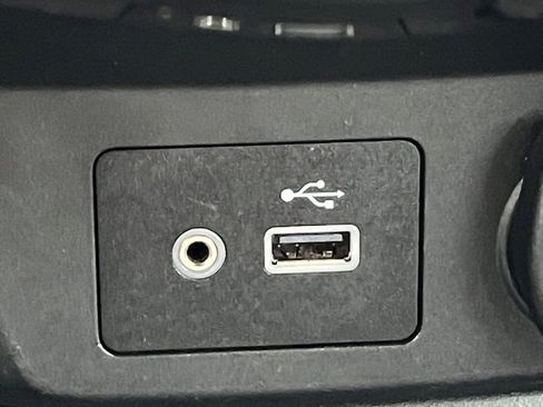Used 2018 Nissan Rogue SV FWD image 6