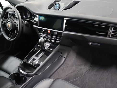 Used 2026 Porsche Macan AWD/4WD image 6