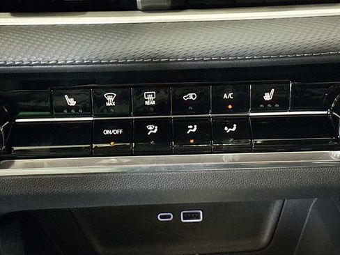 New 2026 Chevrolet Equinox LT w/ Safety and Technology Package FWD image 22