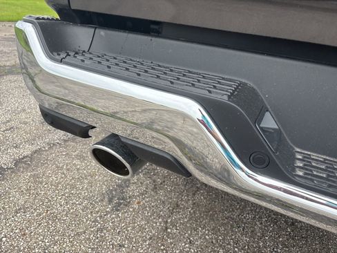 New 2026 RAM 1500 Laramie AWD/4WD image 11