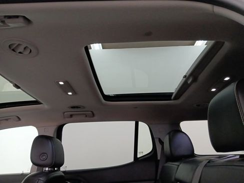 Used 2021 GMC Acadia SLT w/ Elevation Edition image 25