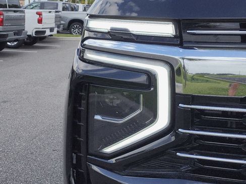 Certified 2025 Chevrolet Suburban LT RWD image 10