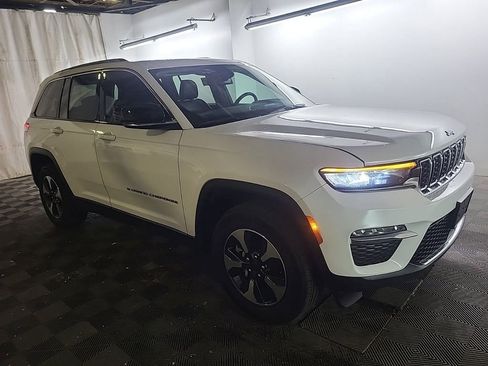 Used 2023 Jeep Grand Cherokee 4WD 4xe image 3