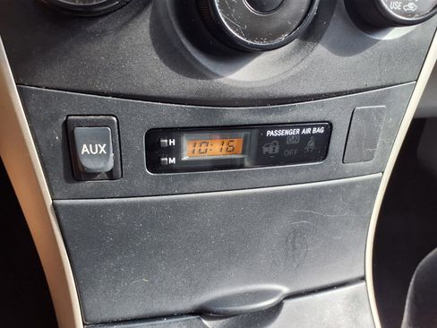 Used 2010 Toyota Corolla image 7