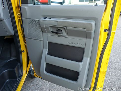 Used 2022 Ford E-350 and Econoline 350 Super Duty RWD image 20