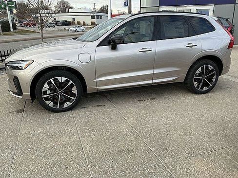 New 2026 Volvo XC60 T8 Plus w/ Protection Package Premier AWD/4WD image 11