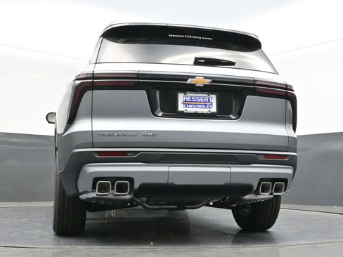 New 2026 Chevrolet Traverse LT w/ Driver Confidence Package AWD/4WD image 40