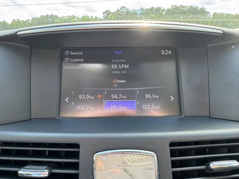 Used 2018 INFINITI Q70 Luxe RWD image 21