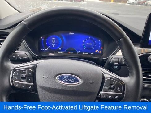 Used 2022 Ford Escape Titanium AWD/4WD image 8