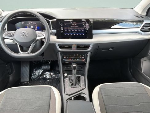 New 2026 Volkswagen Taos SE FWD image 12
