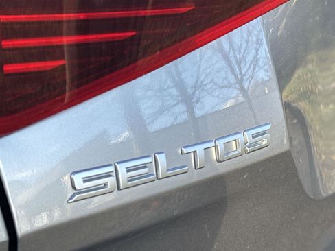 Used 2023 Kia Seltos EX image 12