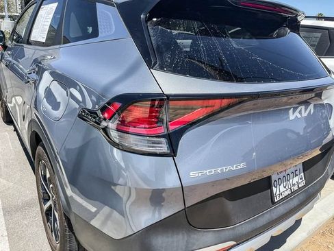 Used 2025 Kia Sportage EX FWD image 11
