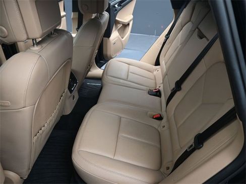 Used 2022 Porsche Macan image 24