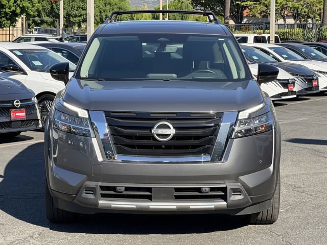 Used 2024 Nissan Pathfinder Platinum AWD/4WD image 2