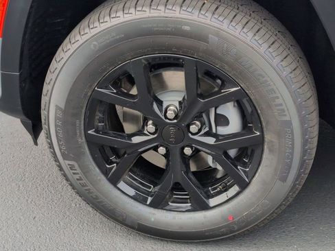 New 2026 Jeep Grand Cherokee Altitude image 9