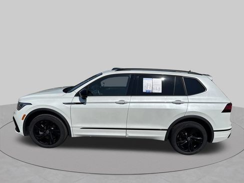 Certified 2023 Volkswagen Tiguan SE R-Line FWD image 4