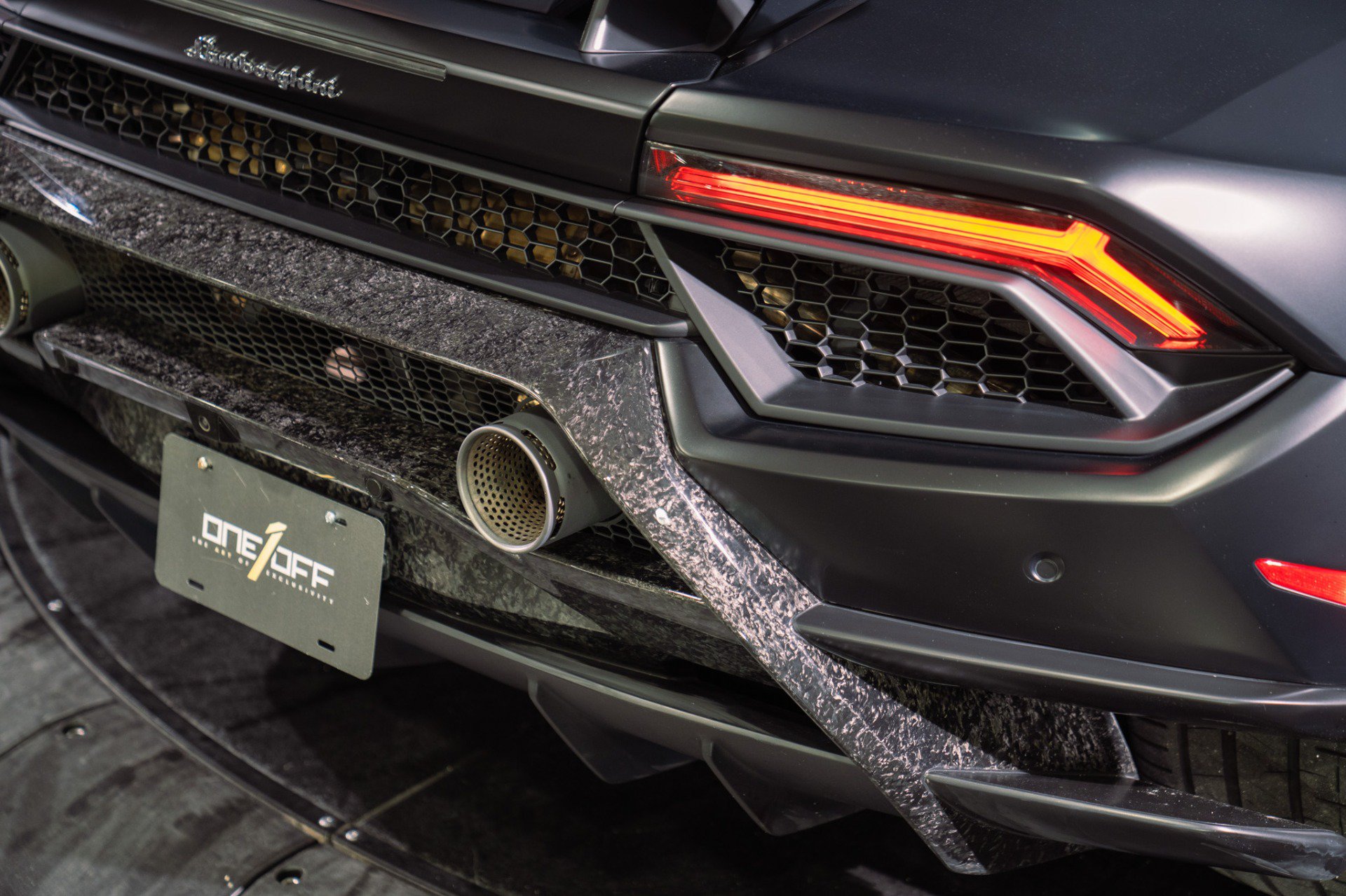 Used 2018 Lamborghini Huracan Performante AWD/4WD image 23