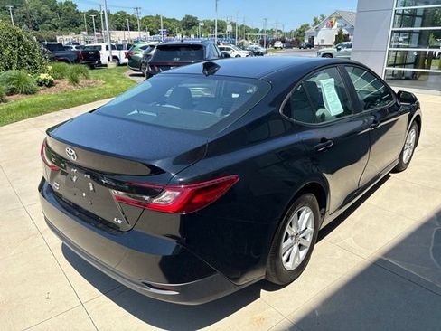 Used 2025 Toyota Camry LE AWD/4WD image 7